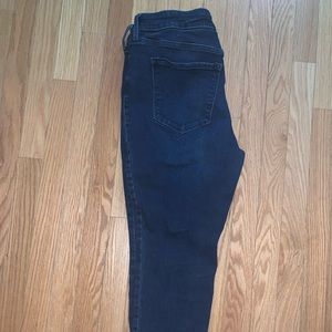 Gently worn Old Navy Rockstar Super Skinny High Rise Jeans. Dark wash.
